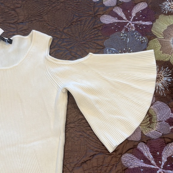 Banana Republic ivory blouse, size M, NWT. - Picture 5 of 9